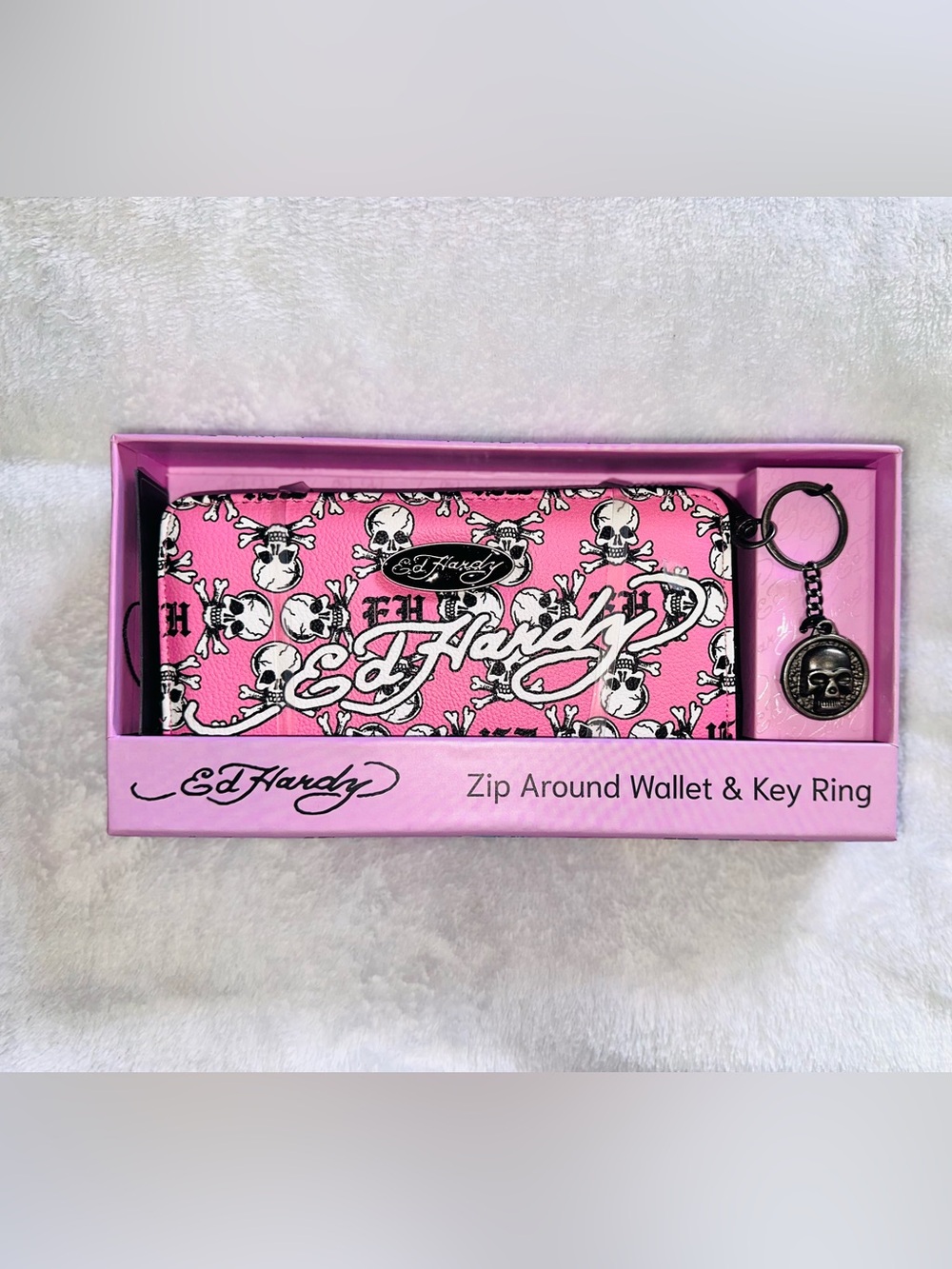 New Ed Hardy Wallet & Keychain Set - Picture 2 of 4